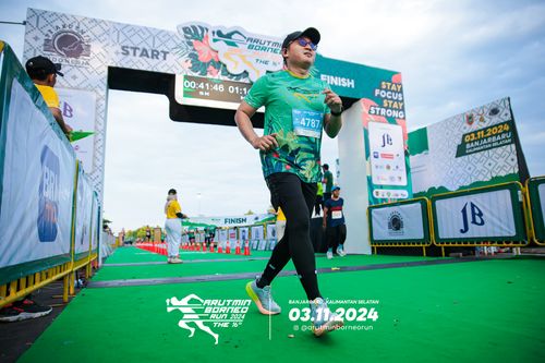 Race photo from Arutmin Borneo Run 2024