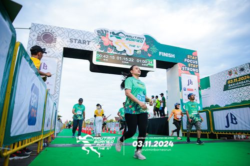Race photo from Arutmin Borneo Run 2024