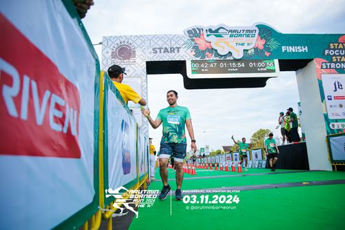 Race photo from Arutmin Borneo Run 2024
