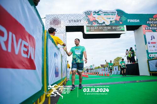 Race photo from Arutmin Borneo Run 2024
