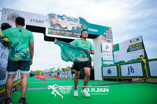Race photo from Arutmin Borneo Run 2024