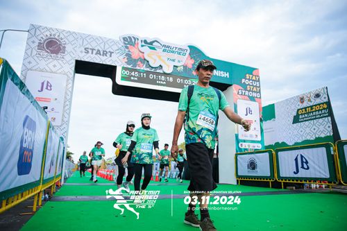 Race photo from Arutmin Borneo Run 2024