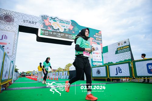Race photo from Arutmin Borneo Run 2024