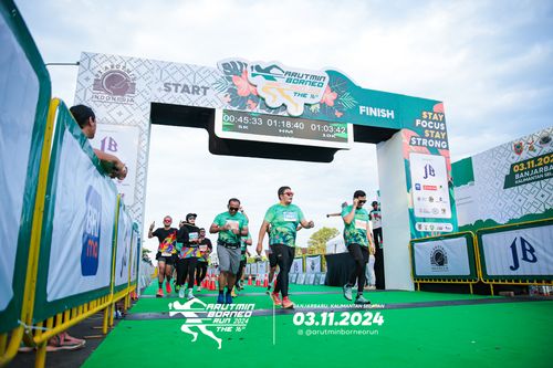 Race photo from Arutmin Borneo Run 2024
