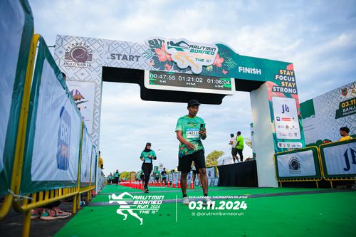 Race photo from Arutmin Borneo Run 2024