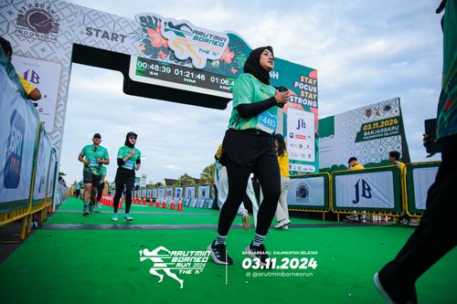 Race photo from Arutmin Borneo Run 2024
