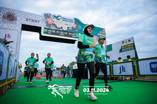 Race photo from Arutmin Borneo Run 2024