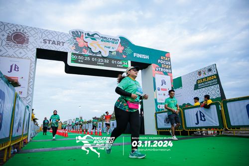 Race photo from Arutmin Borneo Run 2024