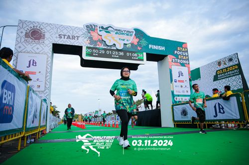 Race photo from Arutmin Borneo Run 2024