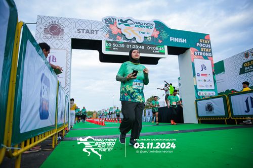 Race photo from Arutmin Borneo Run 2024