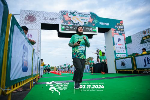 Race photo from Arutmin Borneo Run 2024