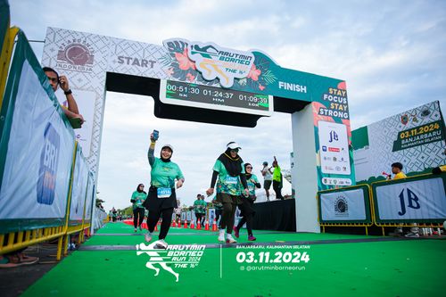 Race photo from Arutmin Borneo Run 2024