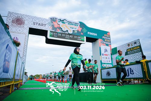 Race photo from Arutmin Borneo Run 2024