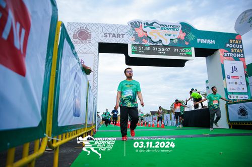 Race photo from Arutmin Borneo Run 2024