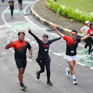 Race photo from FIRST SUNDAY RUN