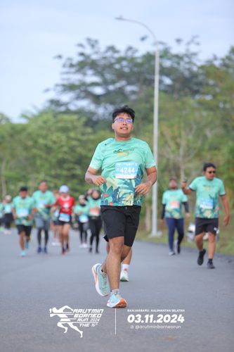 Race photo from Arutmin Borneo Run 2024