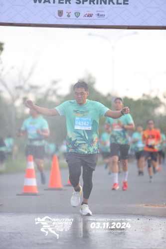 Race photo from Arutmin Borneo Run 2024