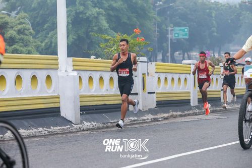 Race photo from ONE RUN 10 K