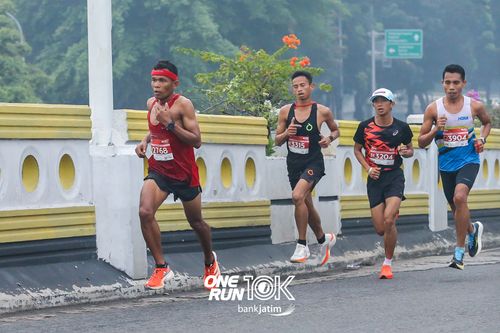 Race photo from ONE RUN 10 K