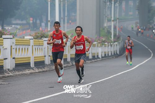 Race photo from ONE RUN 10 K