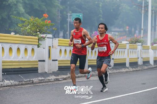 Race photo from ONE RUN 10 K