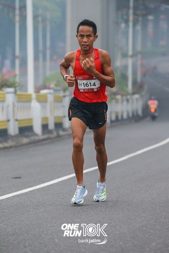 Race photo from ONE RUN 10 K