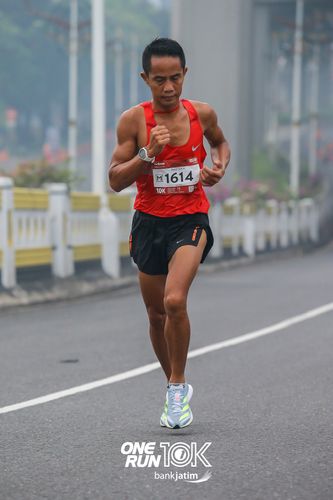 Race photo from ONE RUN 10 K