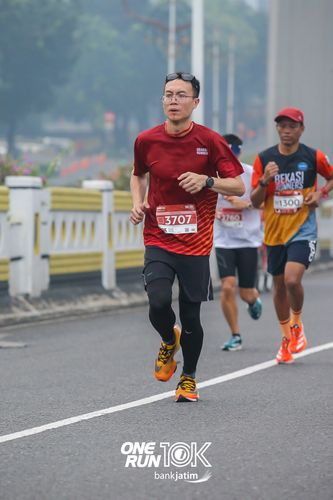 Race photo from ONE RUN 10 K