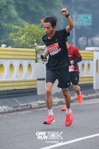 Race photo from ONE RUN 10 K
