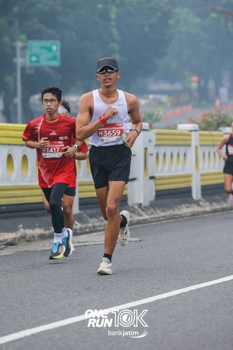 Race photo from ONE RUN 10 K