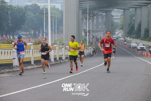 Race photo from ONE RUN 10 K