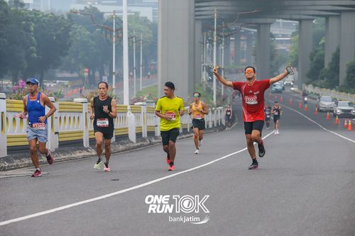 Race photo from ONE RUN 10 K