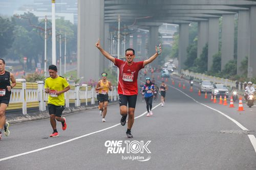 Race photo from ONE RUN 10 K