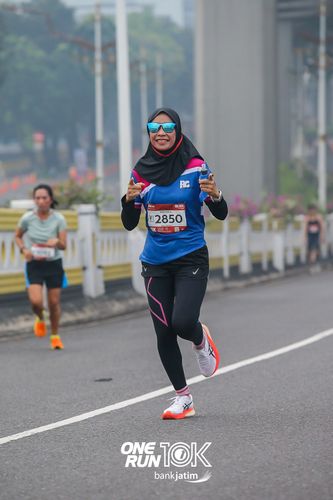 Race photo from ONE RUN 10 K