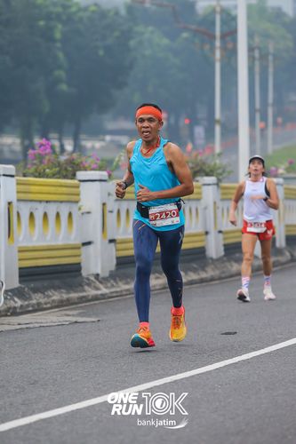 Race photo from ONE RUN 10 K