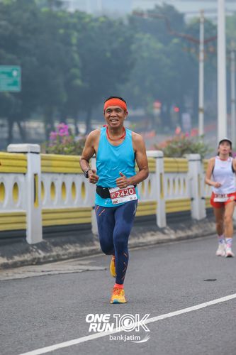 Race photo from ONE RUN 10 K