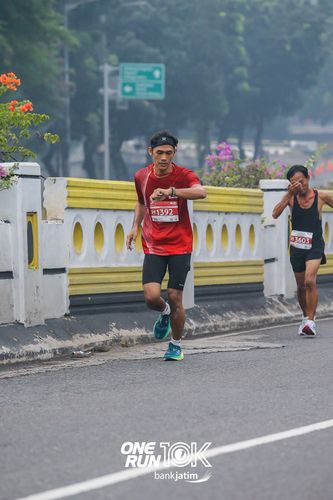 Race photo from ONE RUN 10 K
