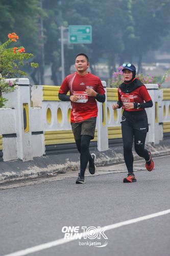 Race photo from ONE RUN 10 K