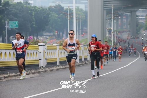 Race photo from ONE RUN 10 K