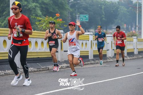 Race photo from ONE RUN 10 K