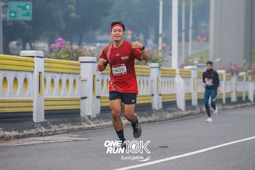 Race photo from ONE RUN 10 K