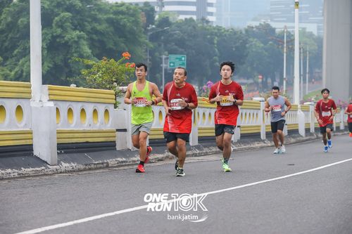 Race photo from ONE RUN 10 K