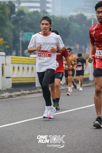 Race photo from ONE RUN 10 K