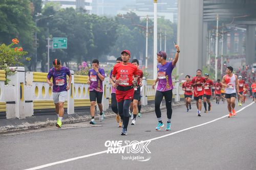 Race photo from ONE RUN 10 K