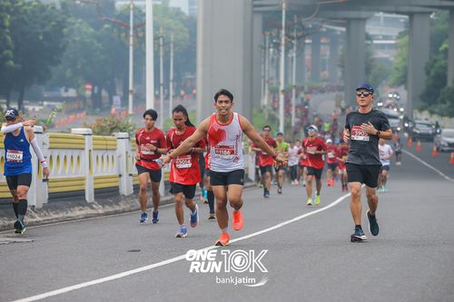 Race photo from ONE RUN 10 K