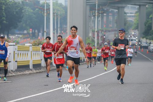 Race photo from ONE RUN 10 K