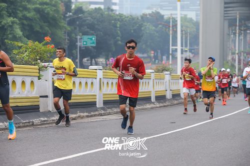 Race photo from ONE RUN 10 K
