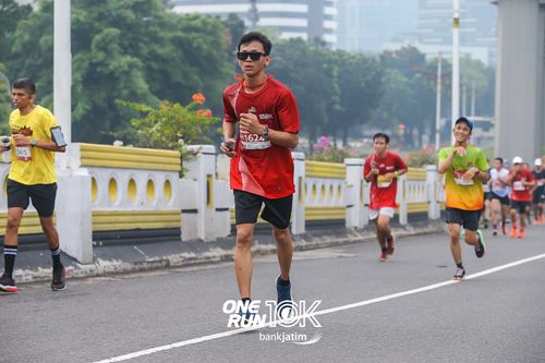 Race photo from ONE RUN 10 K