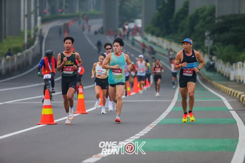 Race photo from ONE RUN 10K 2025