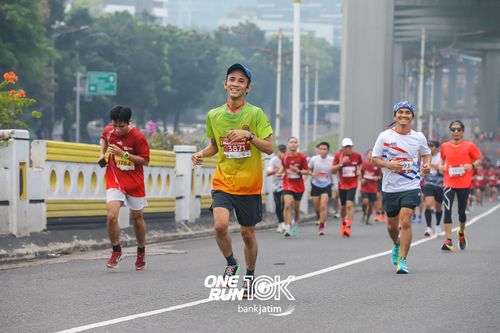 Race photo from ONE RUN 10 K